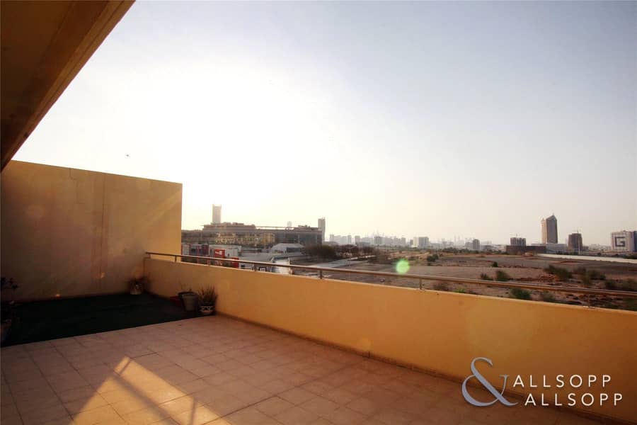 Two Bedroom | Vacant On Transfer | Balcony