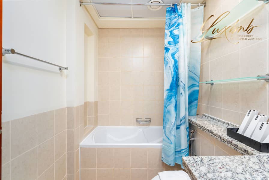 Lake View I Furnished I Bills Included - Image 32