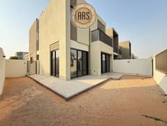 Hot Property! 4Bed Townhouse Villa For Rent in La Violeta Villanova