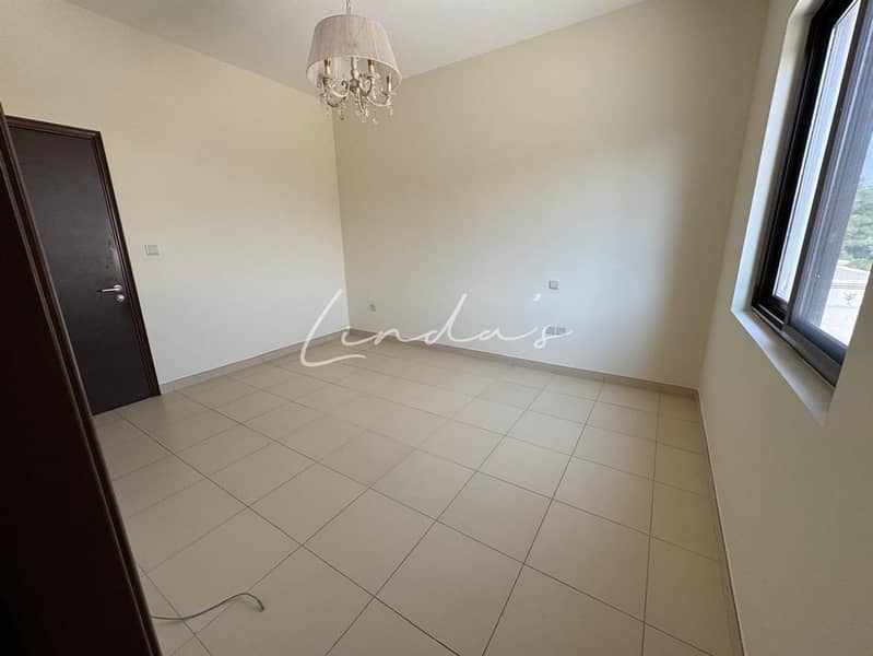 Single row | Spacious | Family community |Vacant - Image 14