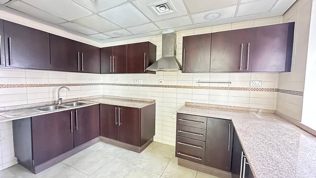 3 BEDROOM+MAID ROOM / BALCONY / VACANT NOW