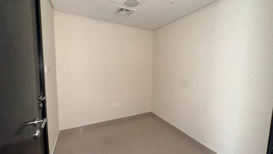 3 BEDROOM+MAID ROOM / BALCONY / VACANT NOW - Image 16