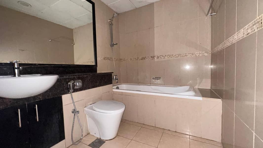 3 BEDROOM+MAID ROOM / BALCONY / VACANT NOW - Image 17