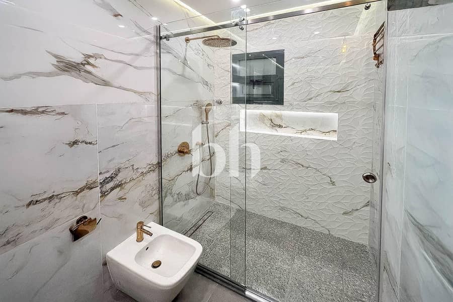 2 Adjacent | Spacious | 4 and 5 Bedroom Villas - Image 32