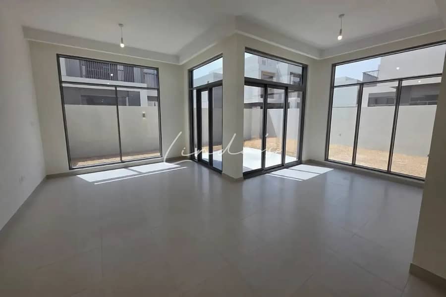 Modern and Spacious 4-Beds Villa | Prime Location