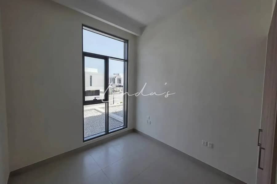 Modern and Spacious 4-Beds Villa | Prime Location - Image 7