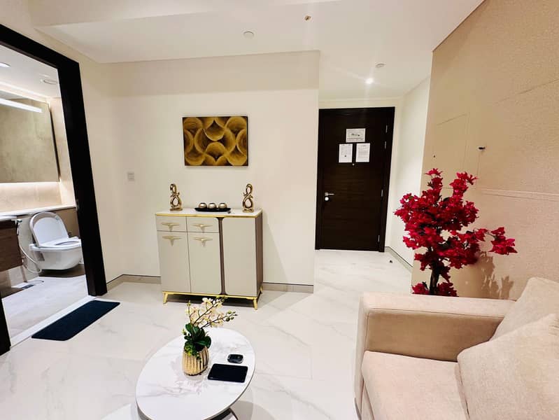 Modern | Fully Furnished | Higher Floor | 1BR