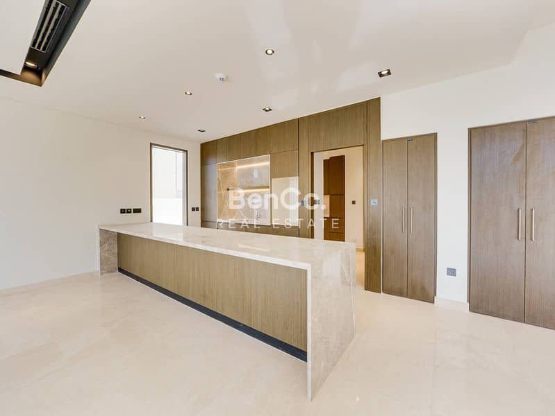 Lowest price 5BR | Biggest Plot | Vacant - Image 8