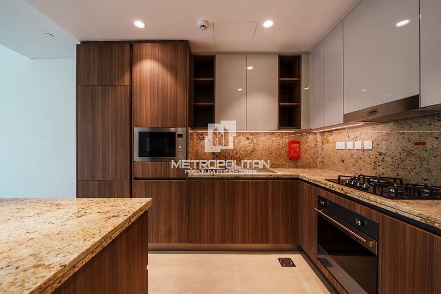 Vacant | Large Layout | Brand New