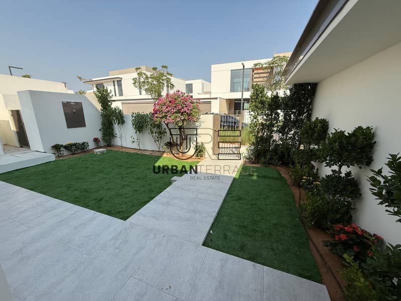 3 parkings | Landscaped | Vastu Unit | Driver & Maids Room
