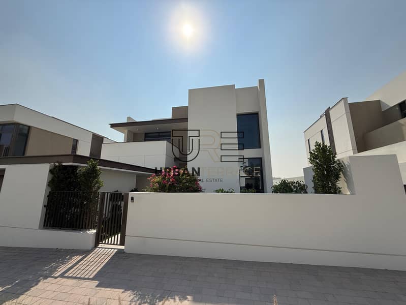 3 parkings | Landscaped | Vastu Unit | Driver & Maids Room