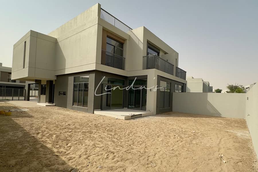 Modern and Spacious 4-Beds Villa | Prime Location