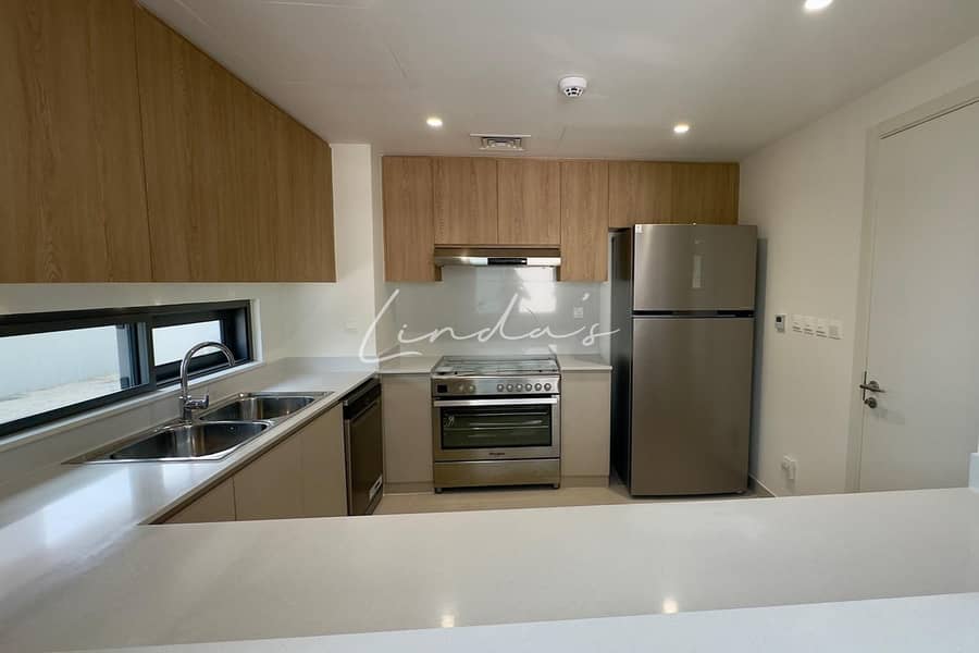 Modern and Spacious 4-Beds Villa | Prime Location - Image 17