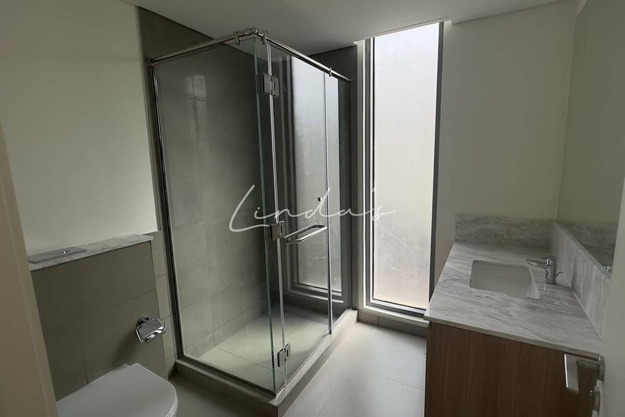 Modern and Spacious 4-Beds Villa | Prime Location - Image 20