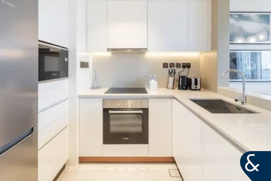 One Bedroom | Burj + Sea View | Furnished - Image 8