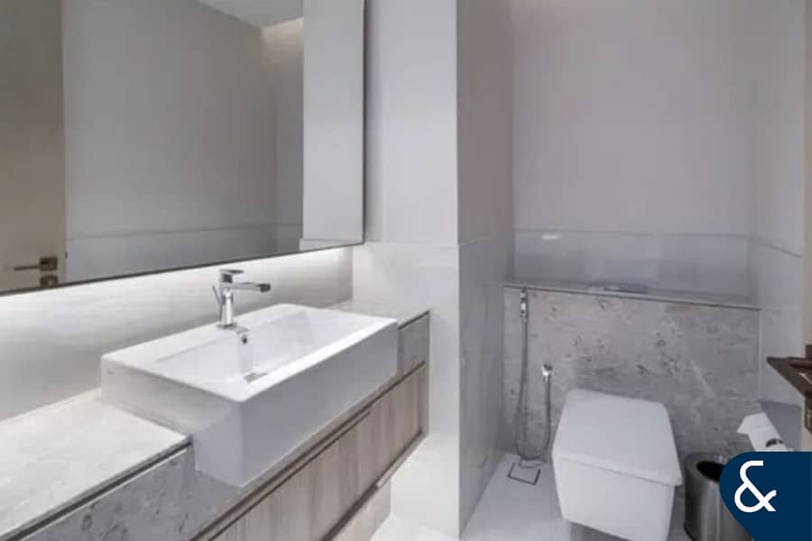 One Bedroom | Burj + Sea View | Furnished - Image 13