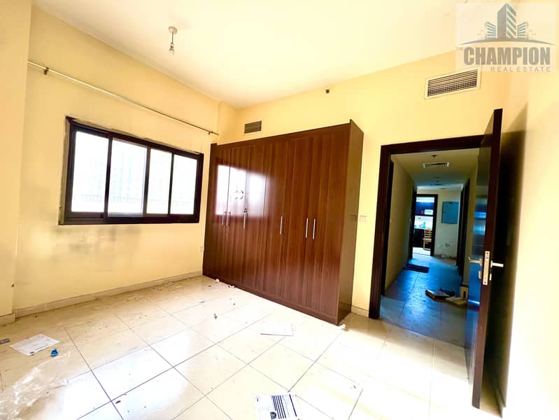 CHILLER FREE 3 Bhk || WITH HUGE TERRACE || FULL FACILITY || OPEN VIEW