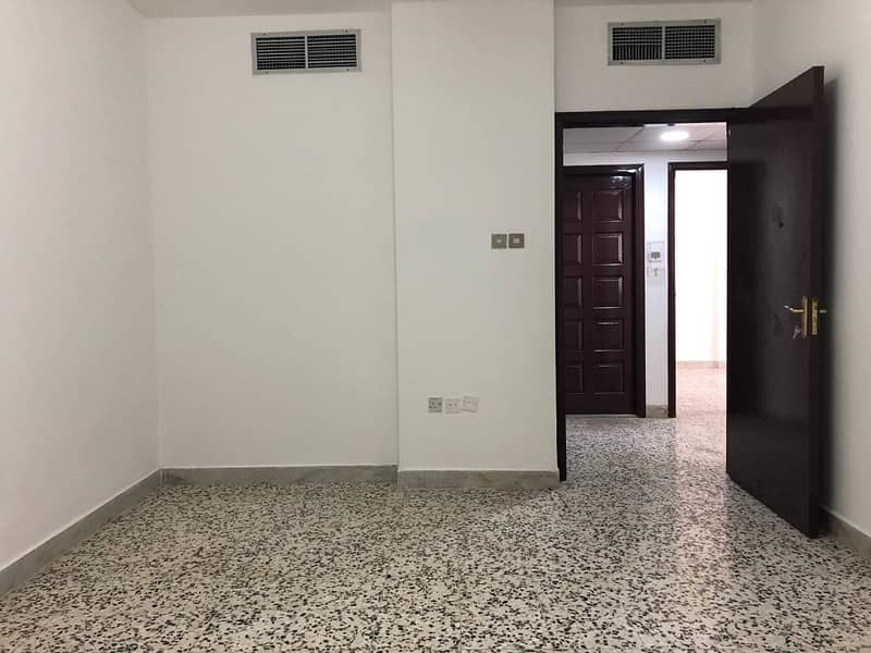 Nice Apartment 3 Bedrooms For Sharing in Electra Street Near L. L. H Hospital.