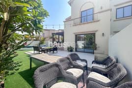 Huge Corner Unit | Single Row | Near The Park+Pool