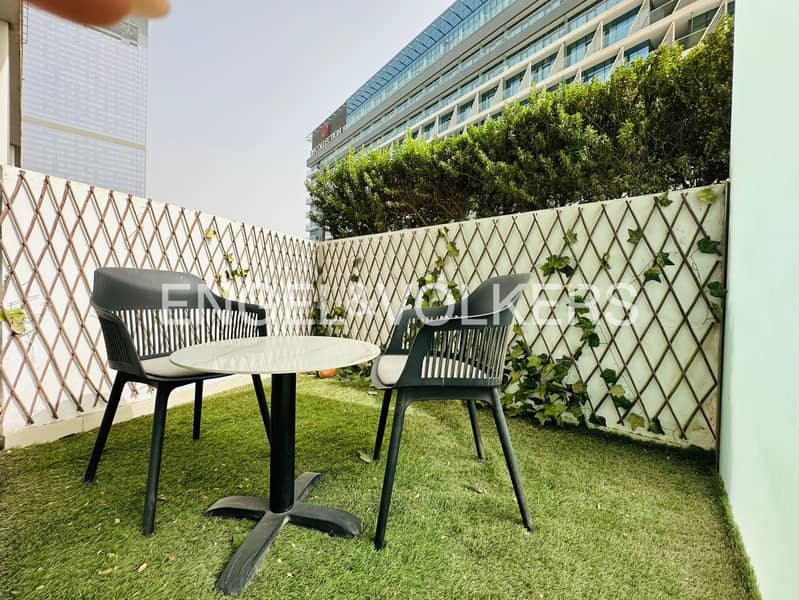 Prime location | West Beach Access | Modern Design - Image 7