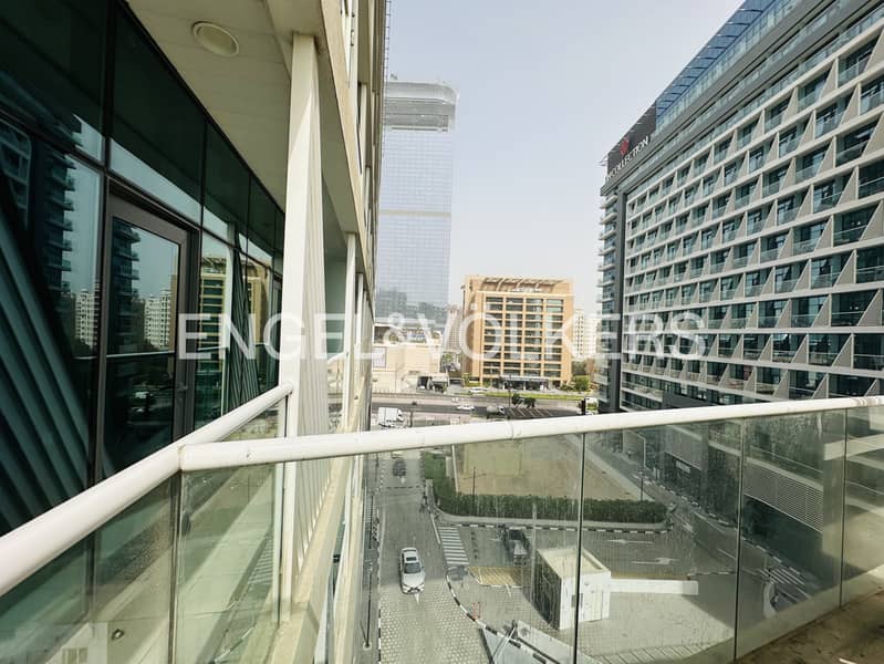 Prime location | West Beach Access | Modern Design - Image 11