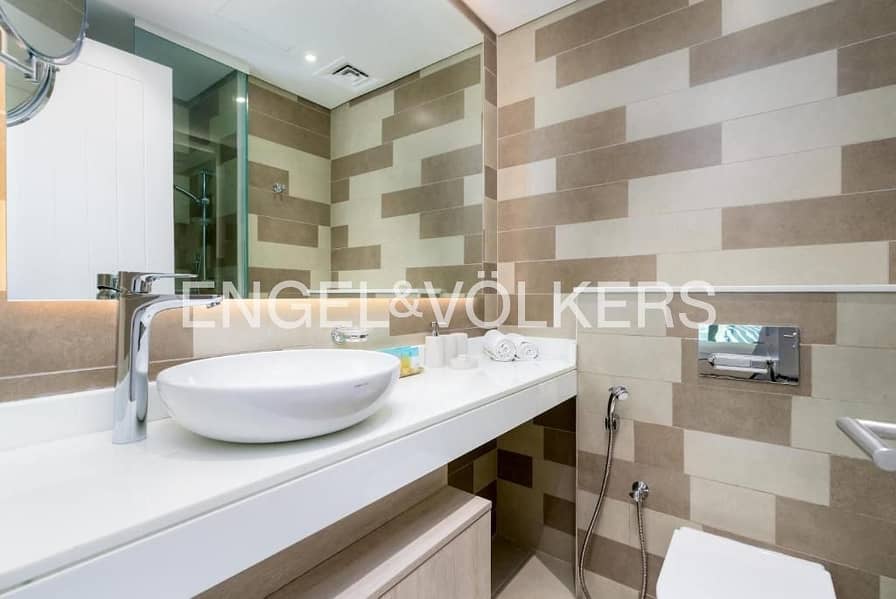 Prime location | West Beach Access | Modern Design - Image 16