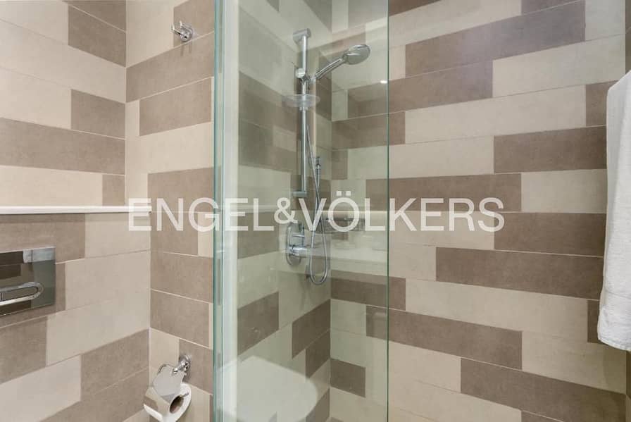 Prime location | West Beach Access | Modern Design - Image 17