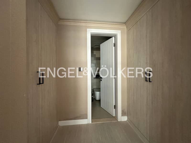 Prime location | West Beach Access | Modern Design - Image 20