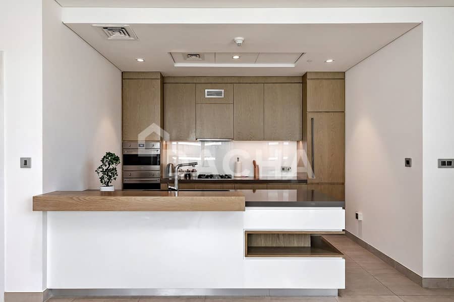 New Listing | High Floor | Sea View | Vacant - Image 6