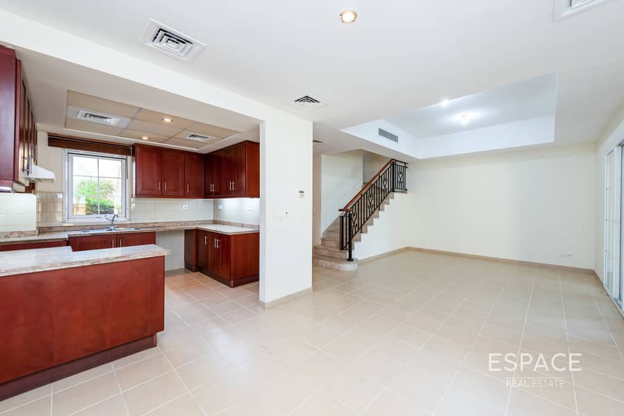 Close to Pool | Well-Maintained | Vacant - Image 6