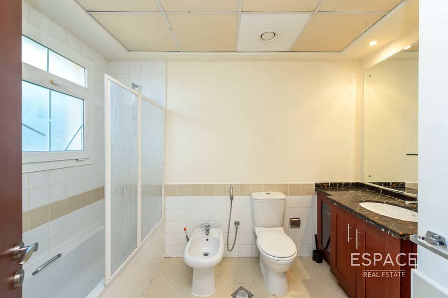 Close to Pool | Well-Maintained | Vacant - Image 12