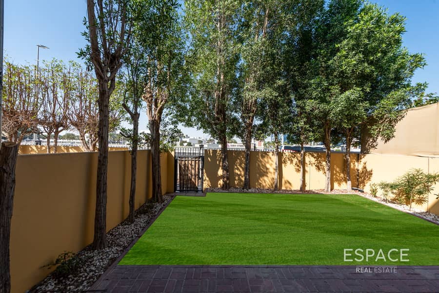 Close to Pool | Well-Maintained | Vacant - Image 14