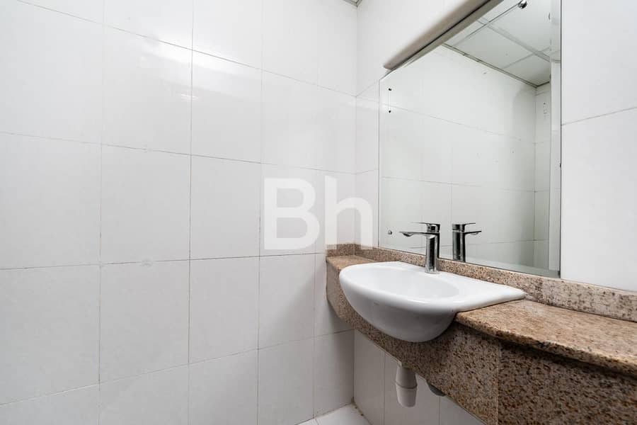 Fully Upgraded | Amazing View | Vacant | High Floor - Image 9