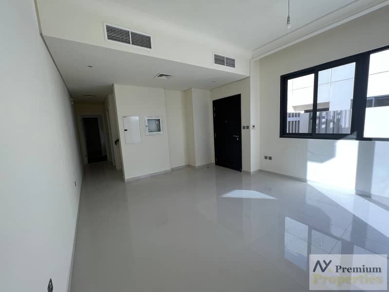 MAID ROOM 3 BEDROOM | CORNER UNIT WITH LARGE BAKYARD