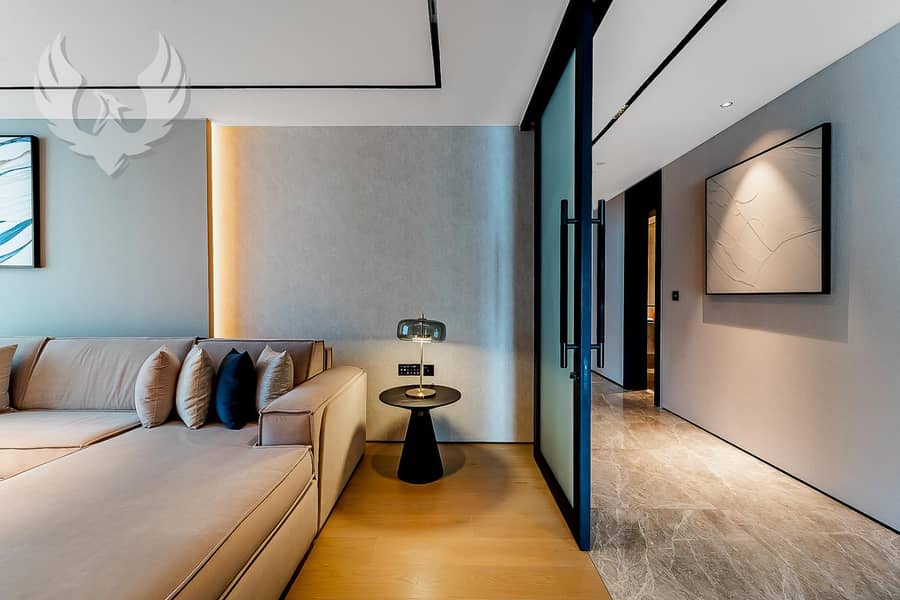 Skyline Living, Panoramic View, Club Lounge Access - Image 11