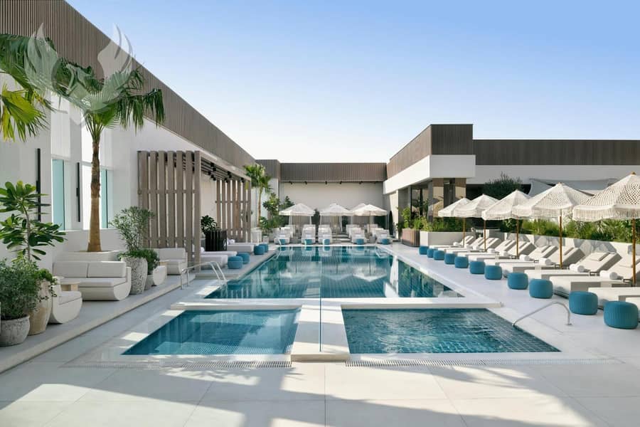 Skyline Living, Panoramic View, Club Lounge Access - Image 15