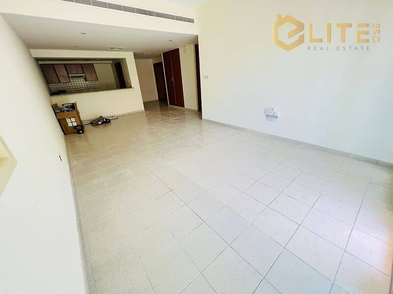 VACANT | SPACIOUS LAYOUT | HIGH FLOOR