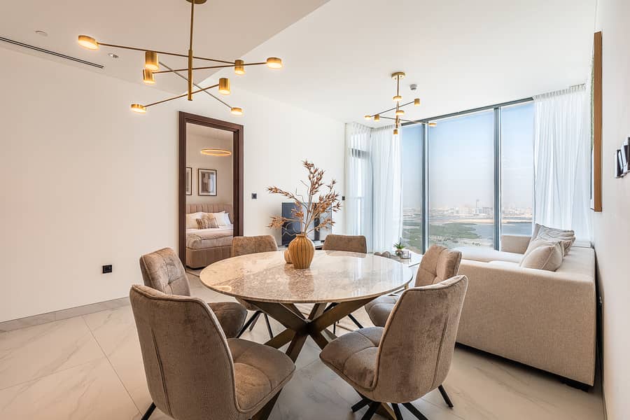 Elegant 2-Bedroom Apartment with Stunning City and Water Views