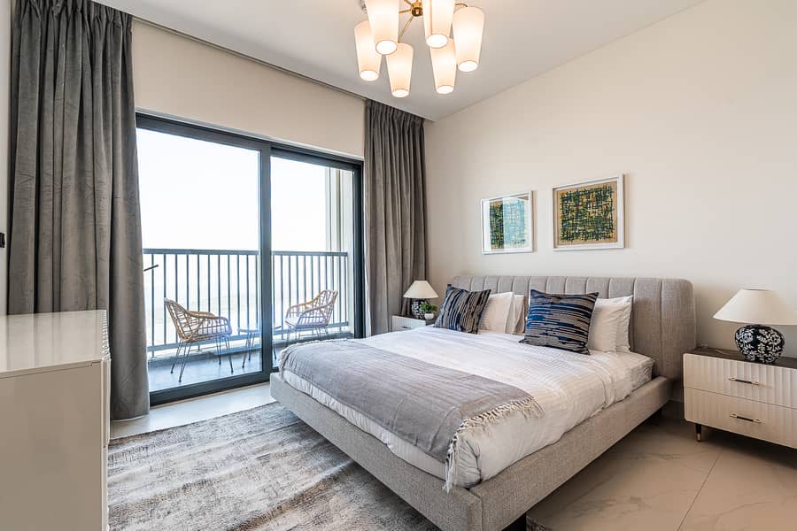 Elegant 2-Bedroom Apartment with Stunning City and Water Views