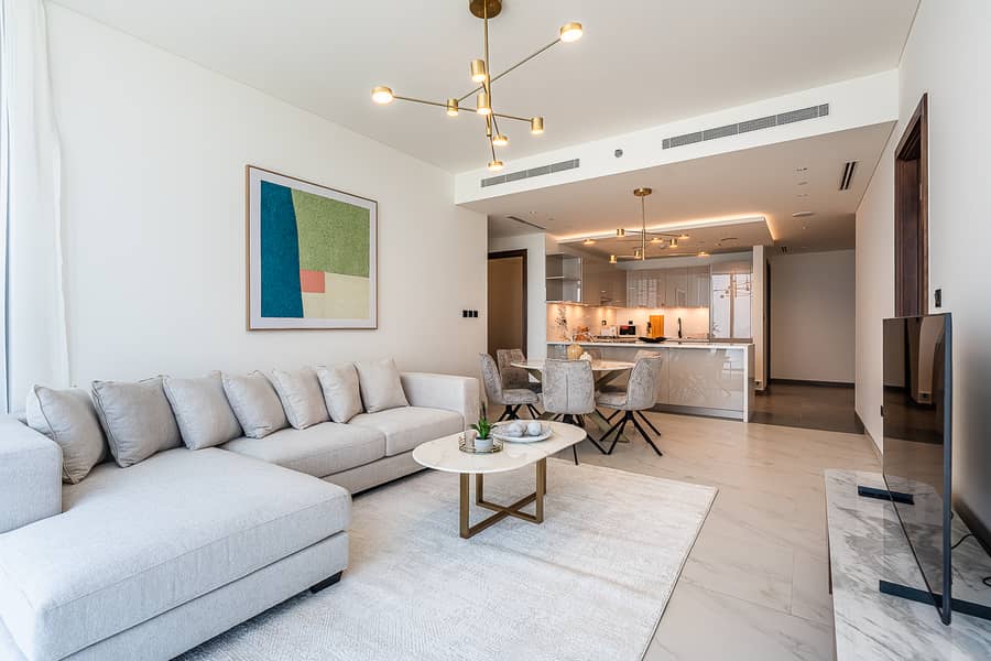 Elegant 2-Bedroom Apartment with Stunning City and Water Views