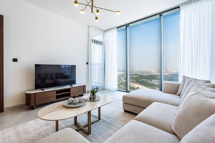 Elegant 2-Bedroom Apartment with Stunning City and Water Views - Image 6
