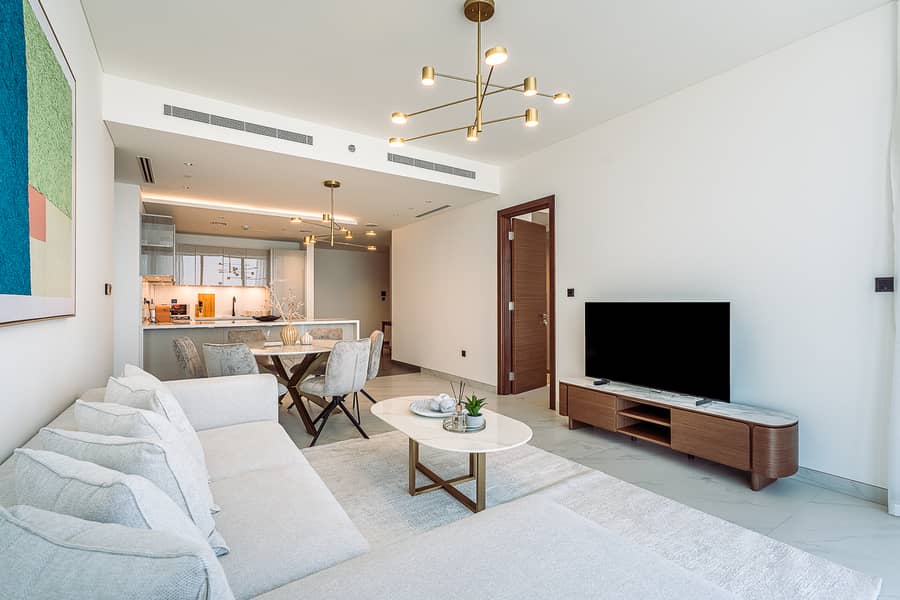 Elegant 2-Bedroom Apartment with Stunning City and Water Views - Image 8