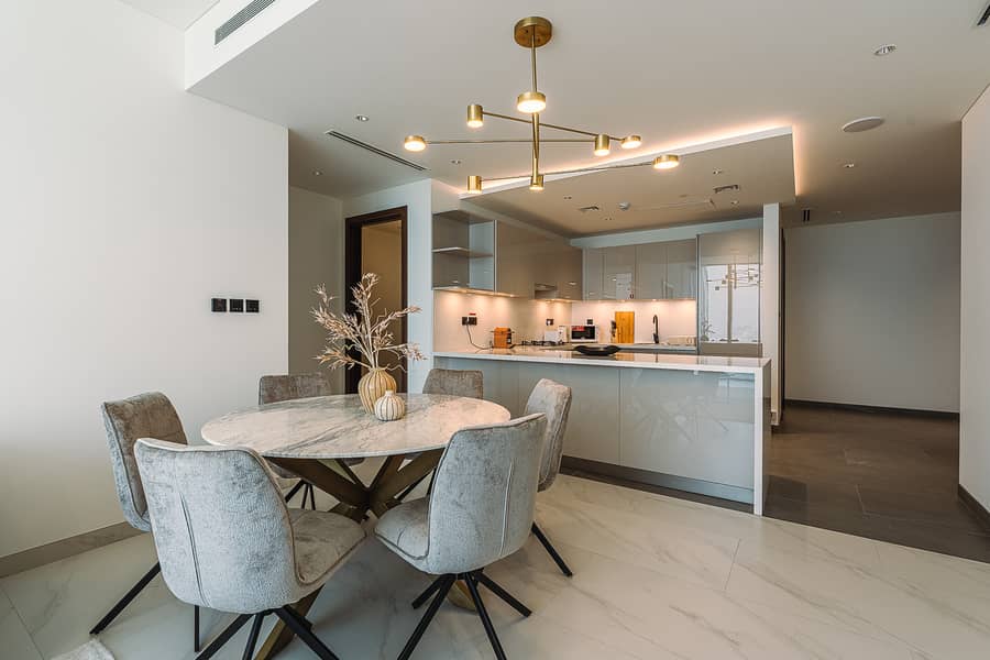 Elegant 2-Bedroom Apartment with Stunning City and Water Views - Image 9