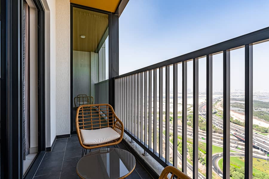 Elegant 2-Bedroom Apartment with Stunning City and Water Views - Image 20