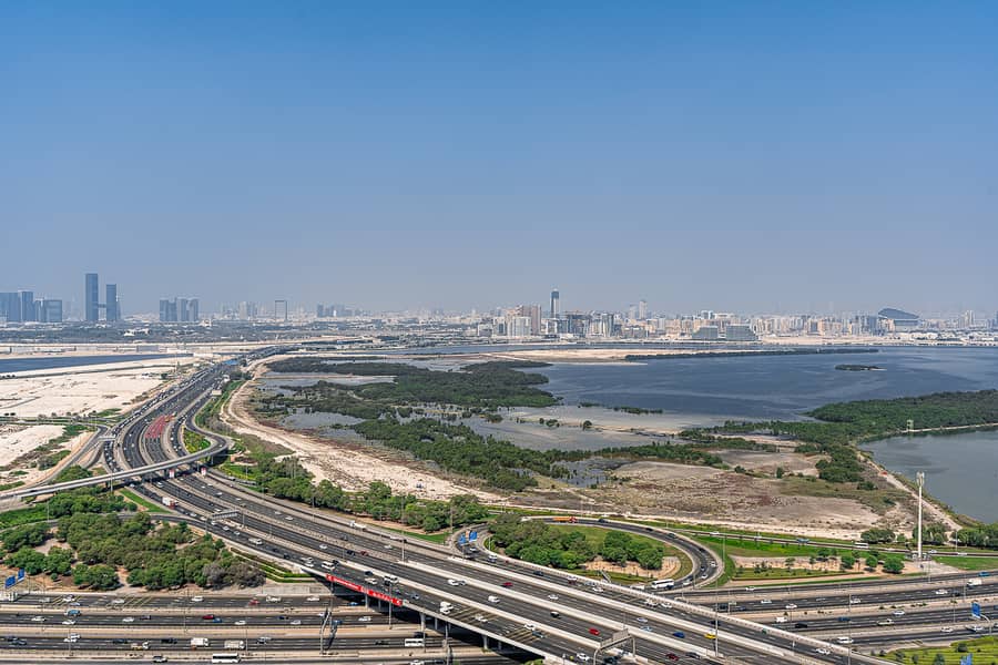 Elegant 2-Bedroom Apartment with Stunning City and Water Views - Image 22