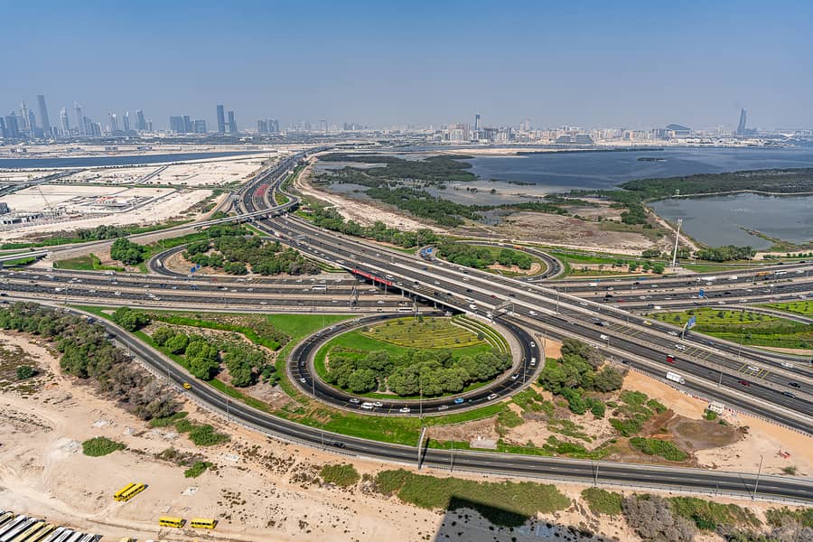 Elegant 2-Bedroom Apartment with Stunning City and Water Views - Image 25