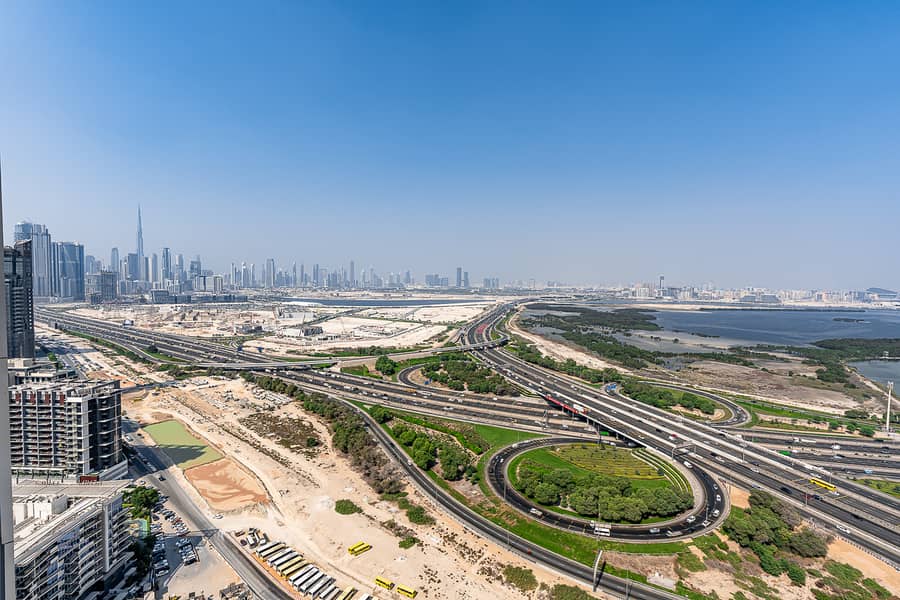 Elegant 2-Bedroom Apartment with Stunning City and Water Views - Image 28