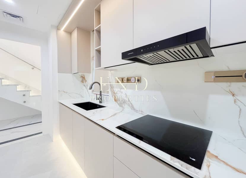 One of a kind | Single Row | 3Bed + Maid