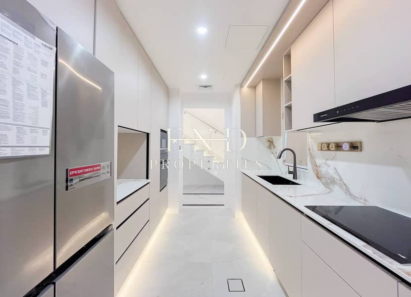 One of a kind | Single Row | 3Bed + Maid - Image 6