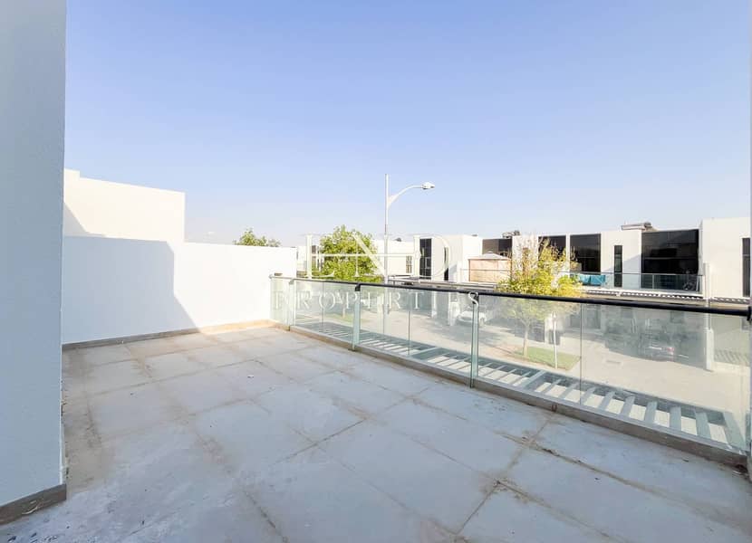 One of a kind | Single Row | 3Bed + Maid - Image 10